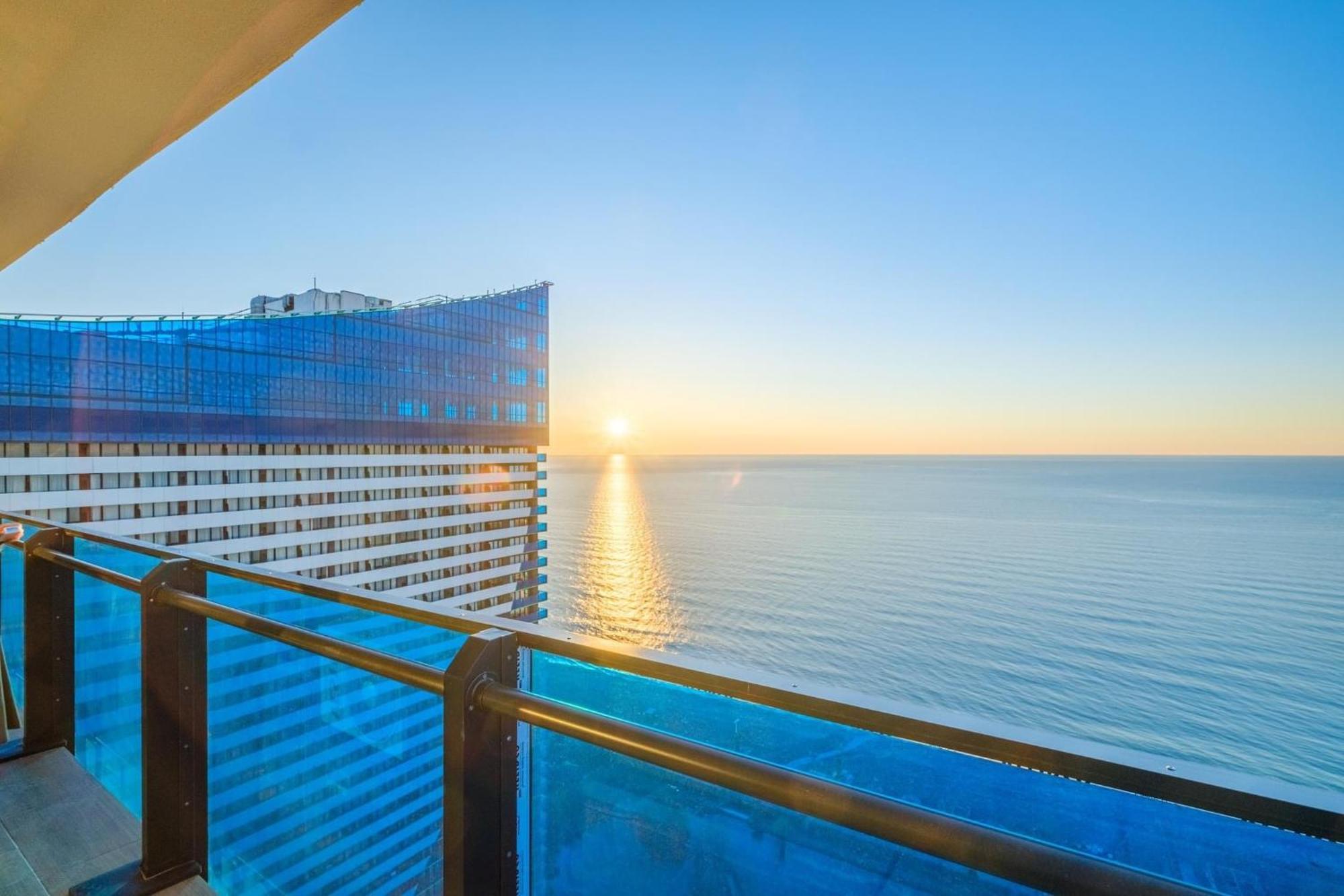 Panorama Sea View Central City Batumi & Aparthotel Eksteriør billede